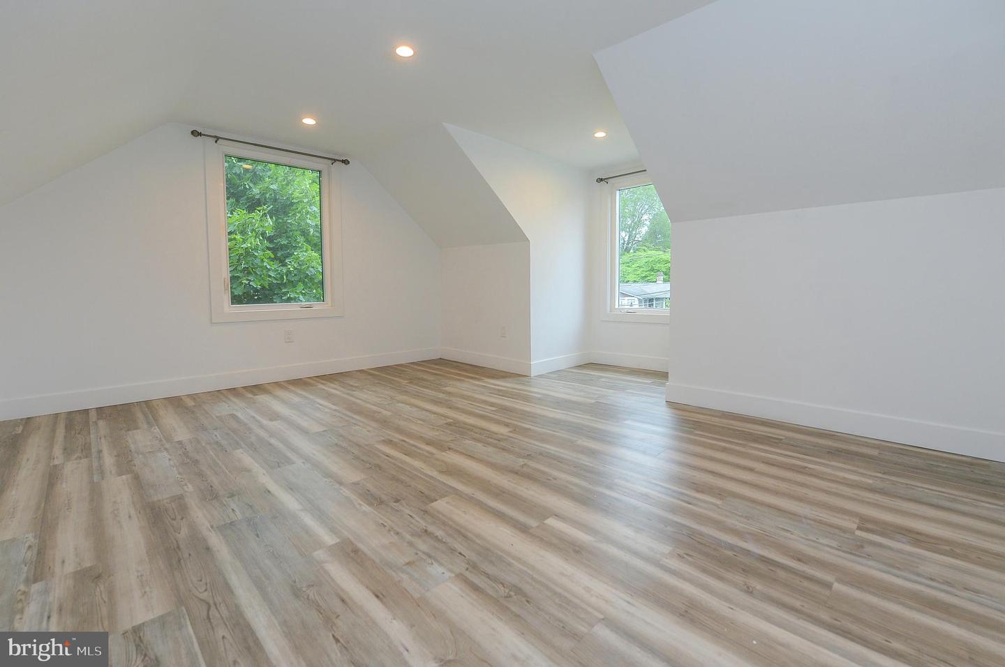 23 Lenora Ave