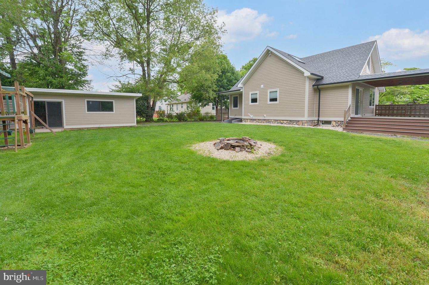 23 Lenora Ave