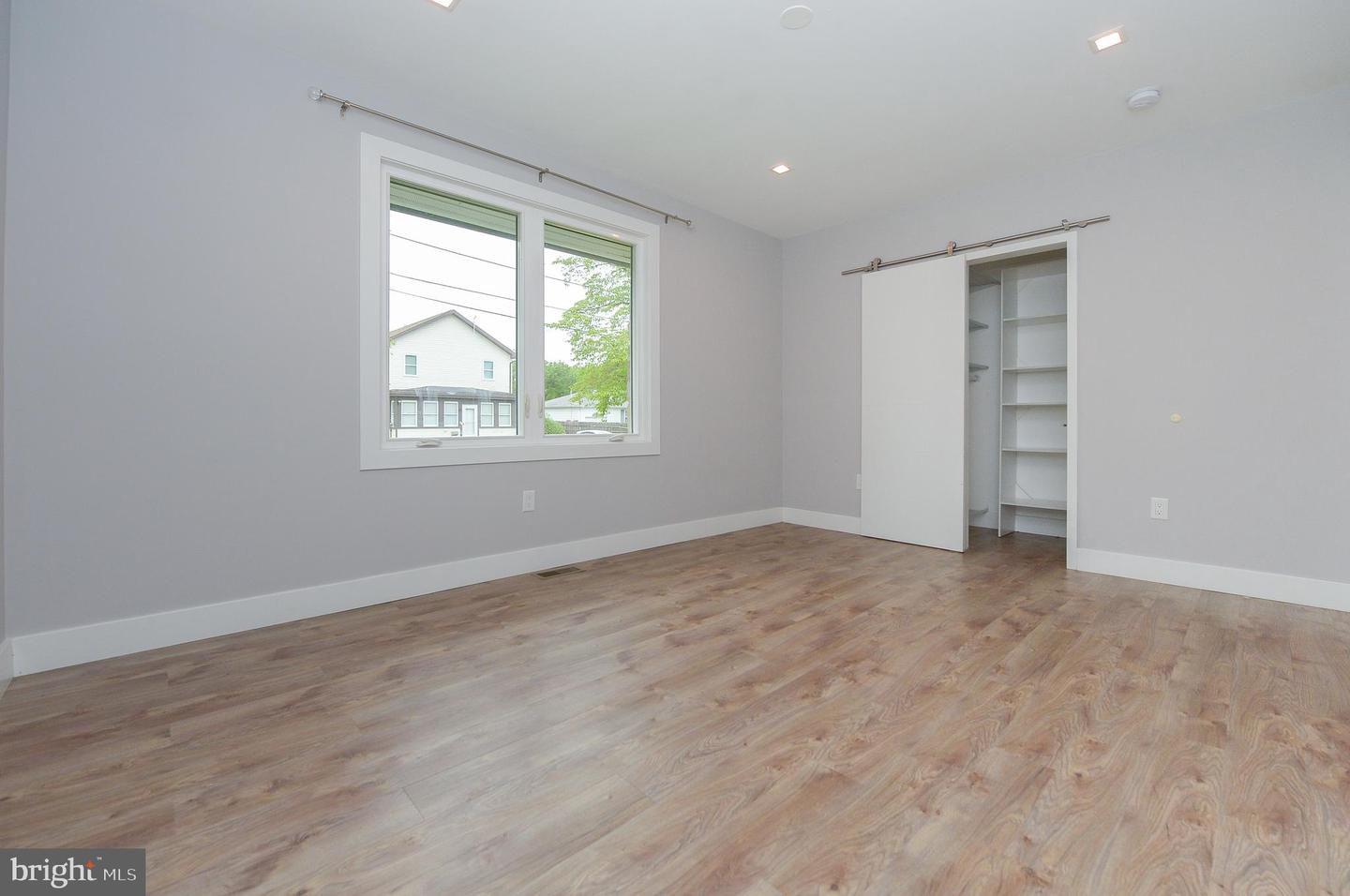 23 Lenora Ave