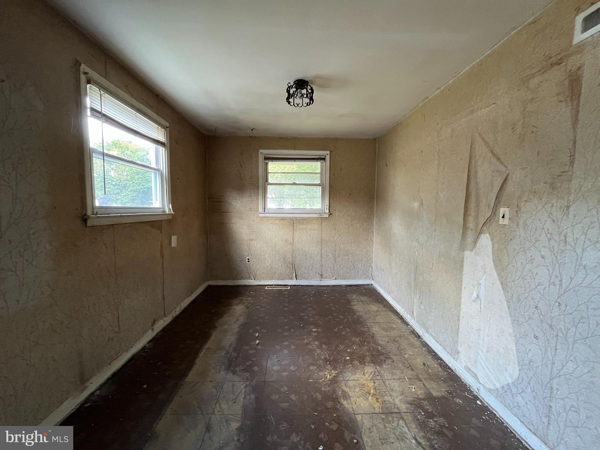 1102 Nancy Dr