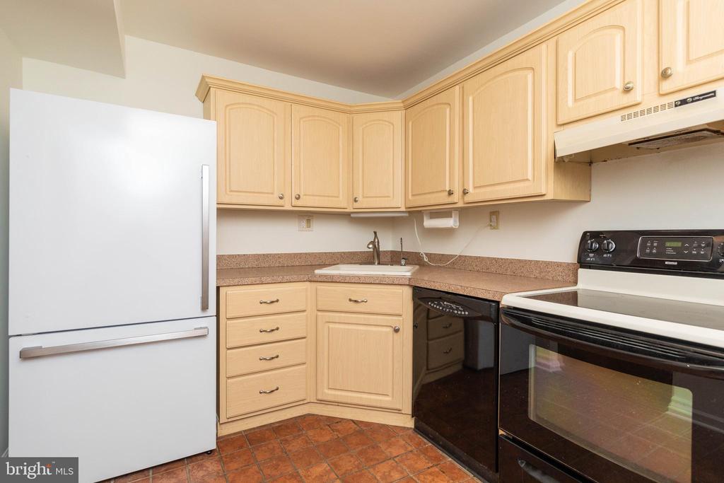 1608 Beacon Hill Dr
