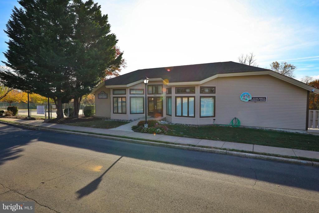 1608 Beacon Hill Dr