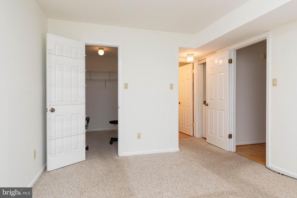 1608 Beacon Hill Dr