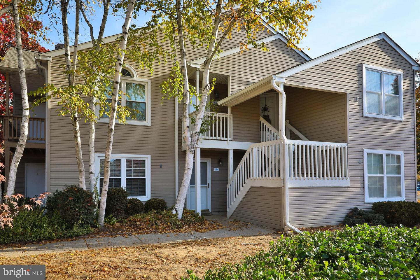 1608 Beacon Hill Dr