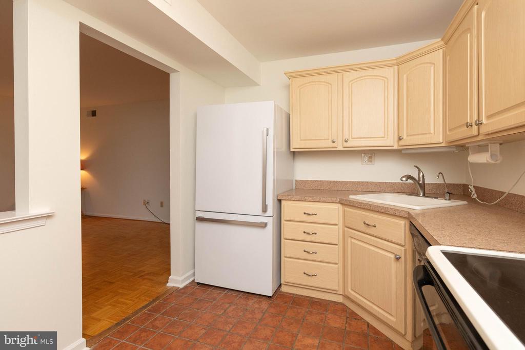 1608 Beacon Hill Dr