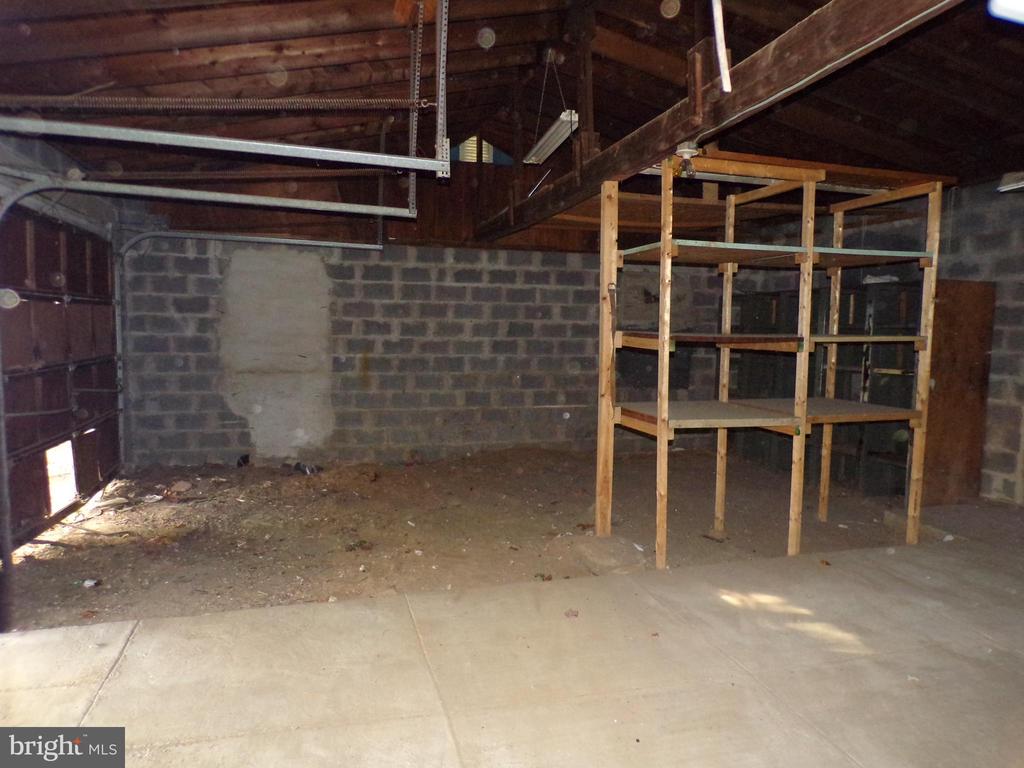 686 Center Ave