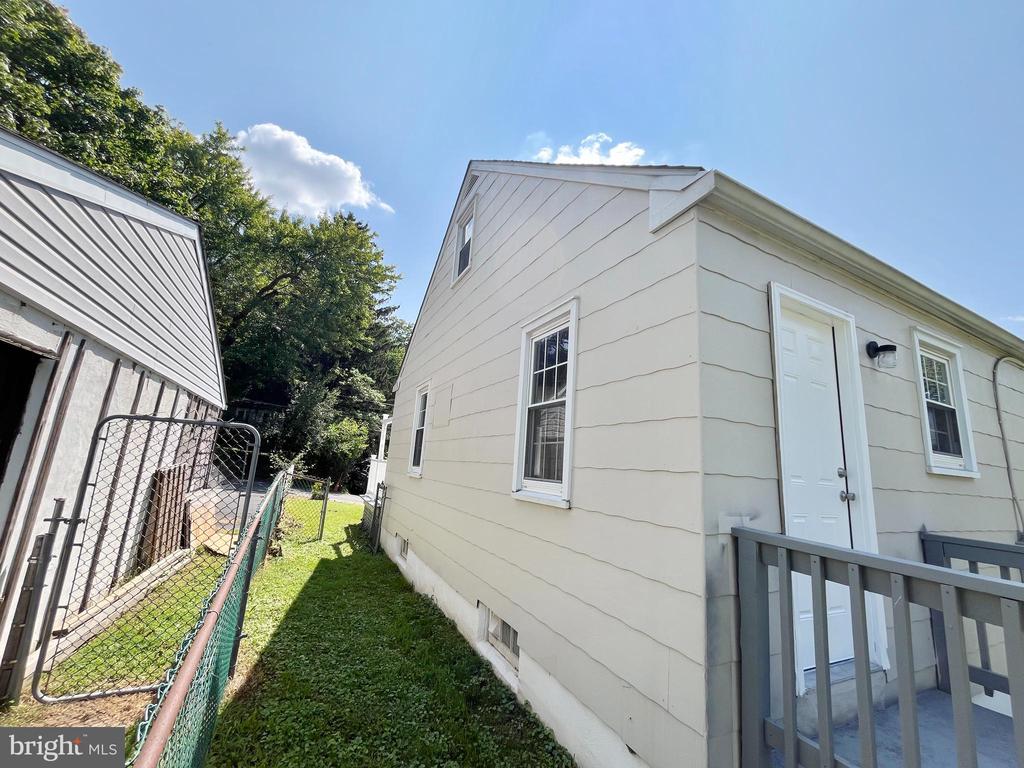 1900 Hazel Ave