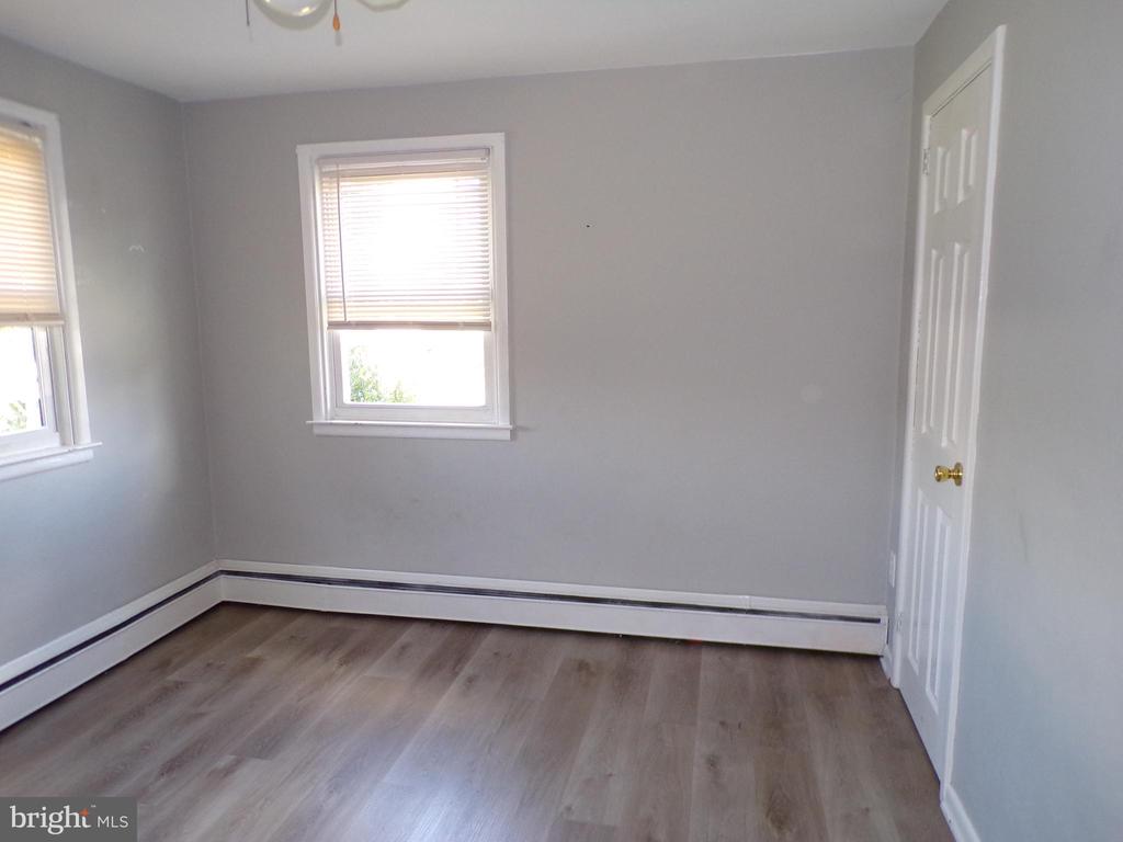 16 N Eastview Ave