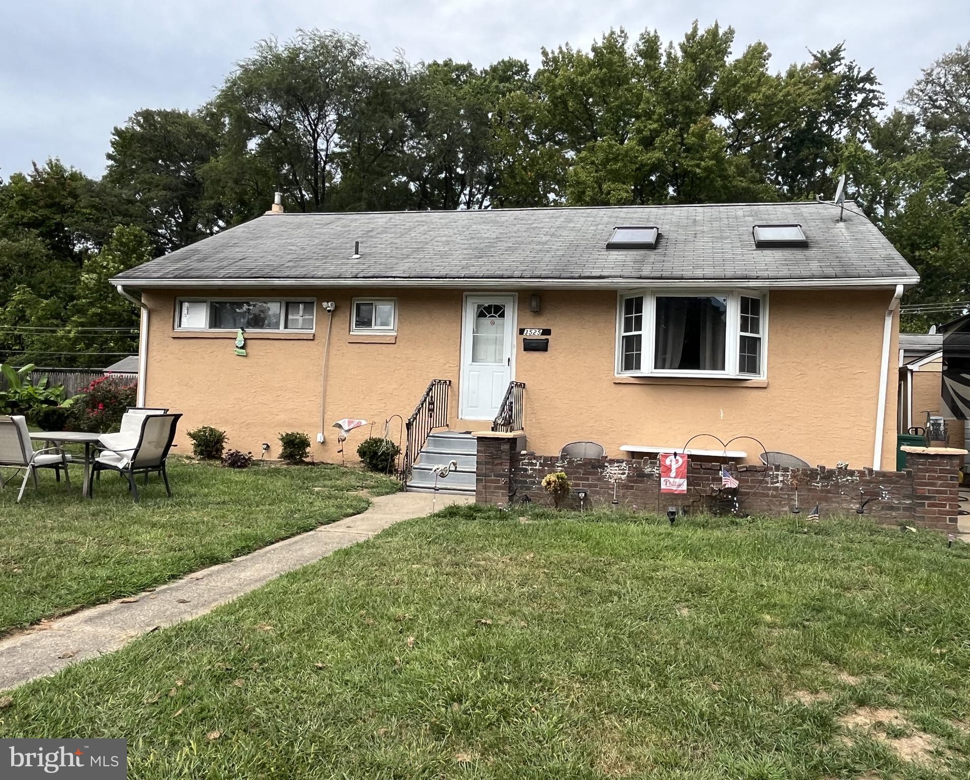 3525 Rockview Dr
