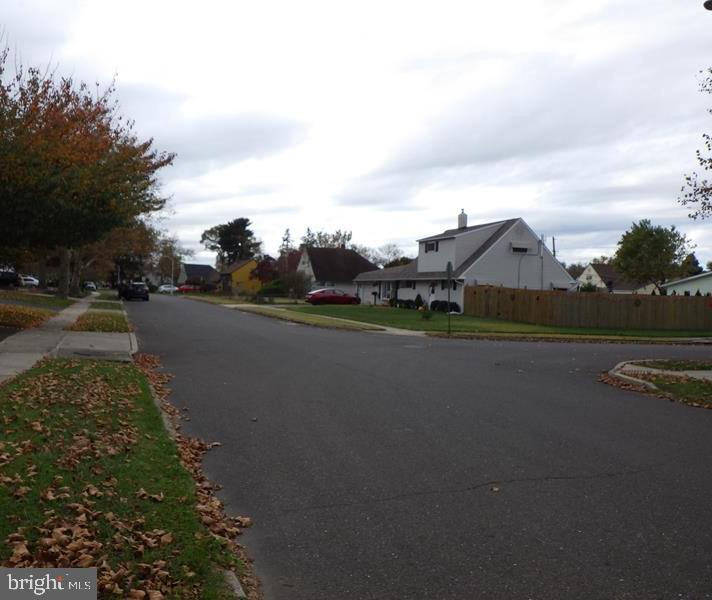 3525 Rockview Dr