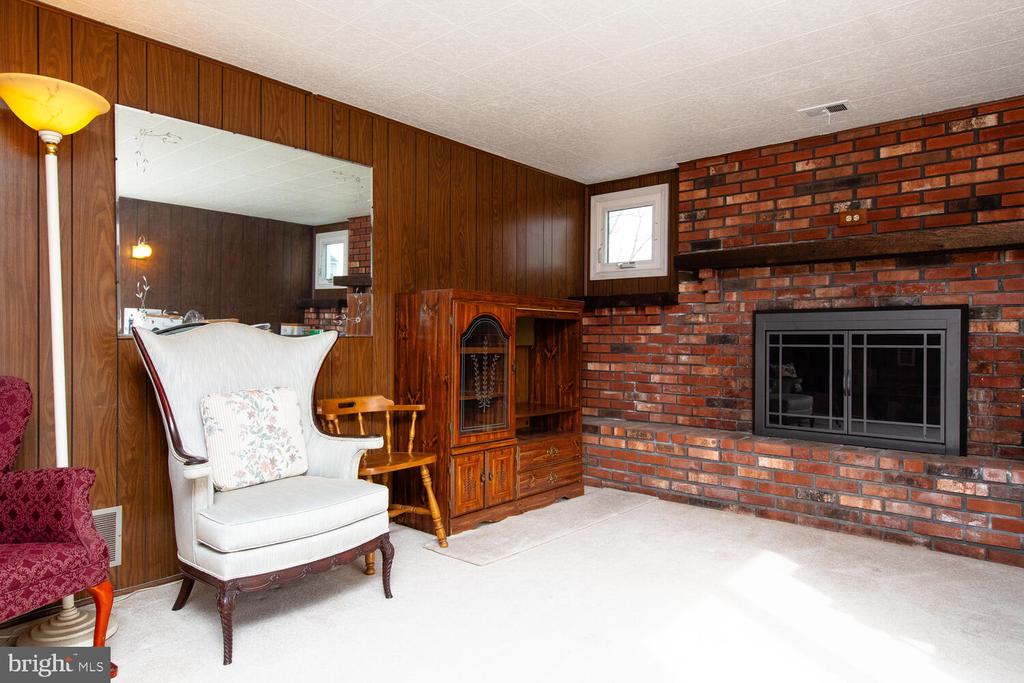 668 Cheryl Dr