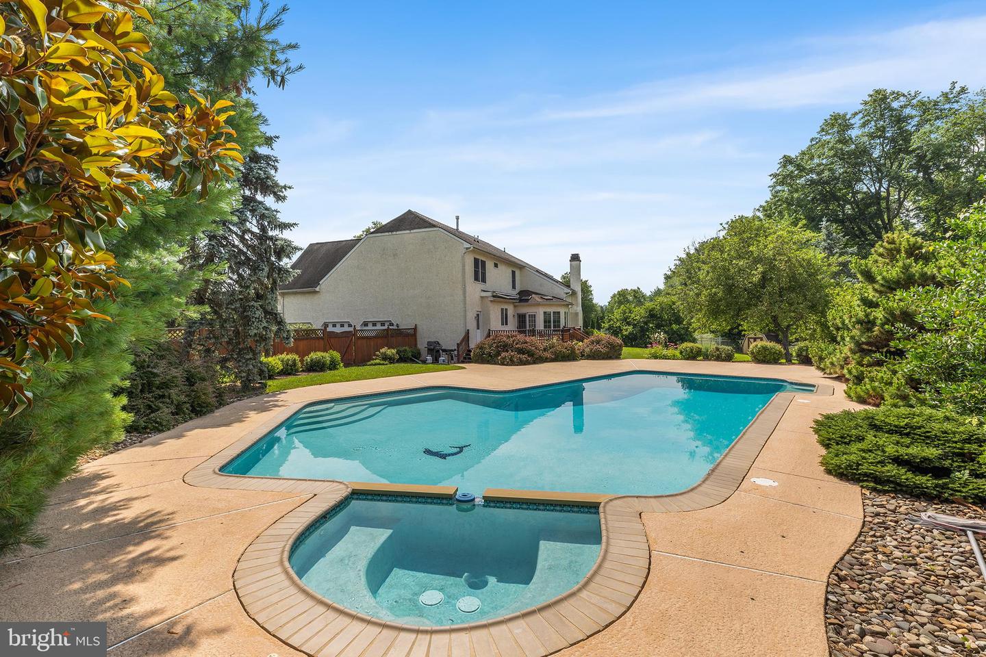 19 Saratoga Ct