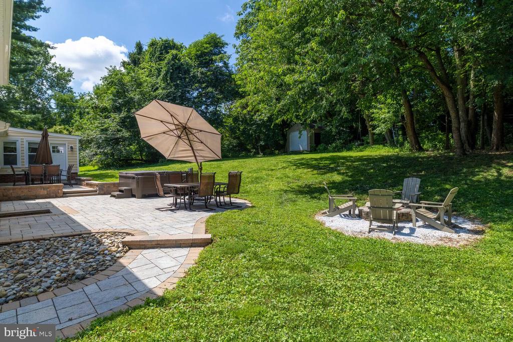 2319 Lakeview Dr