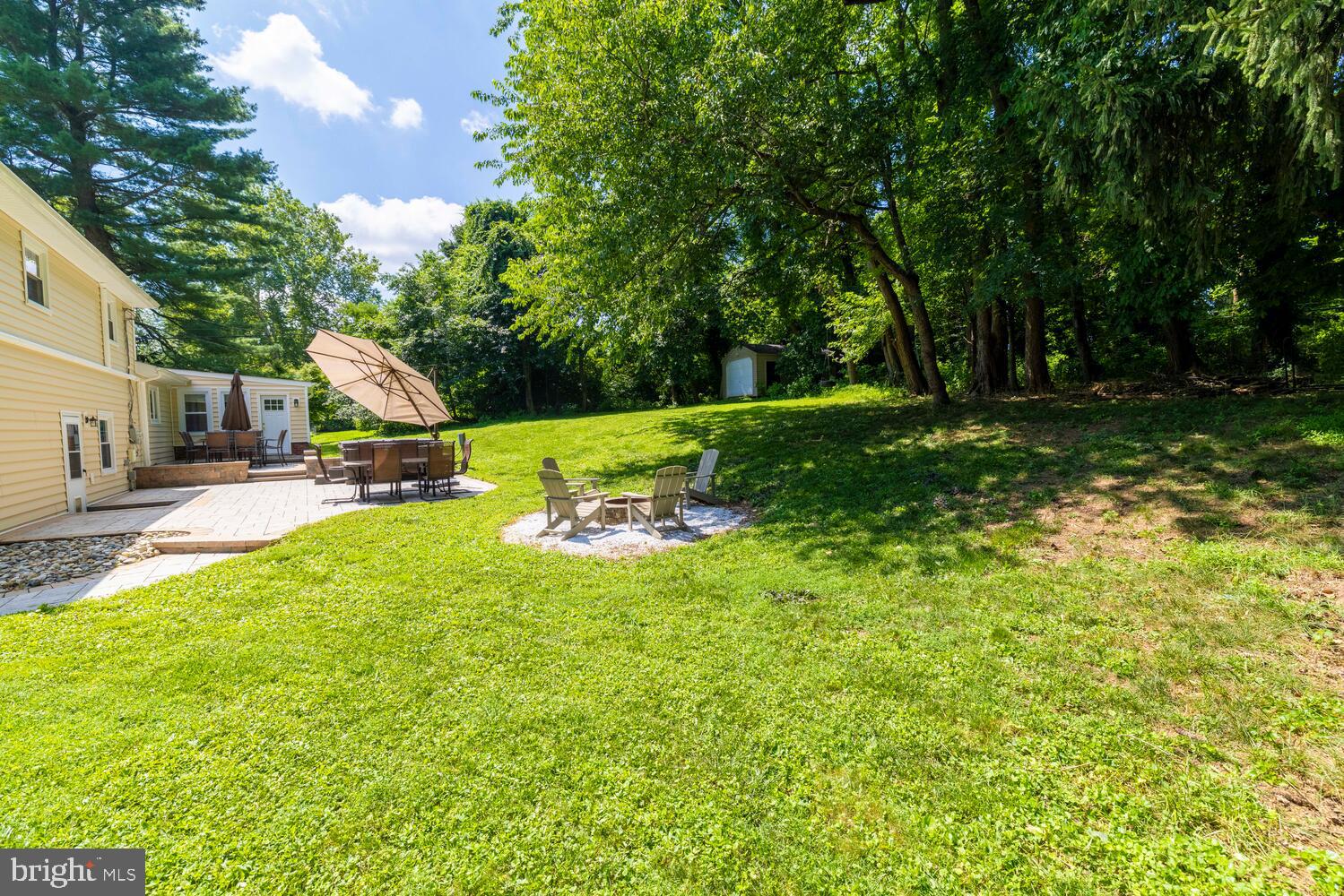 2319 Lakeview Dr