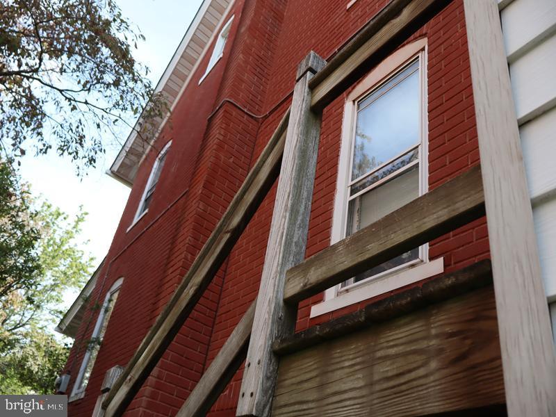 604 W WALNUT STREET