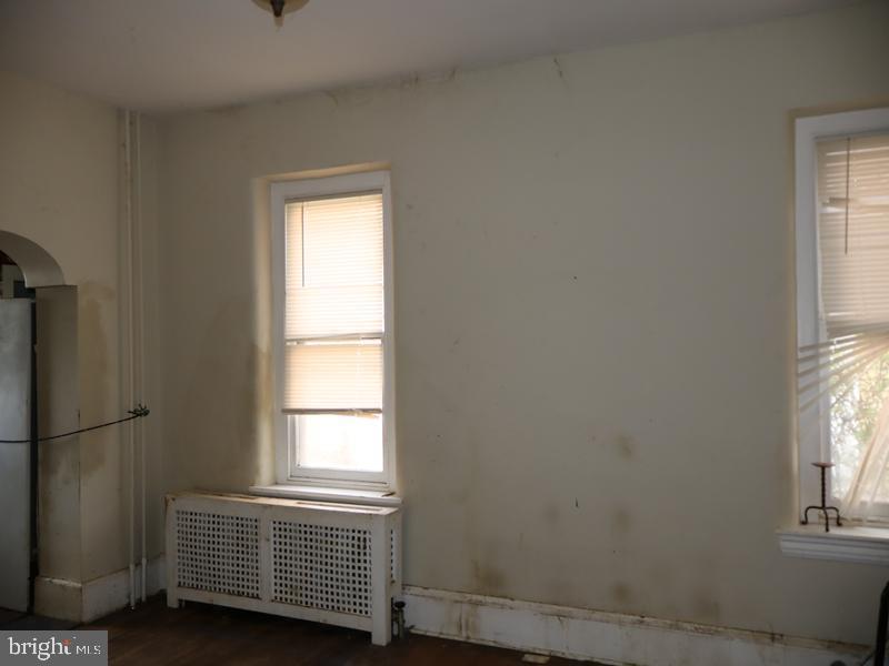 604 W WALNUT STREET