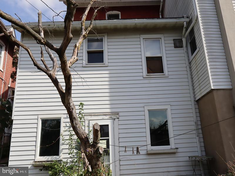 604 W WALNUT STREET