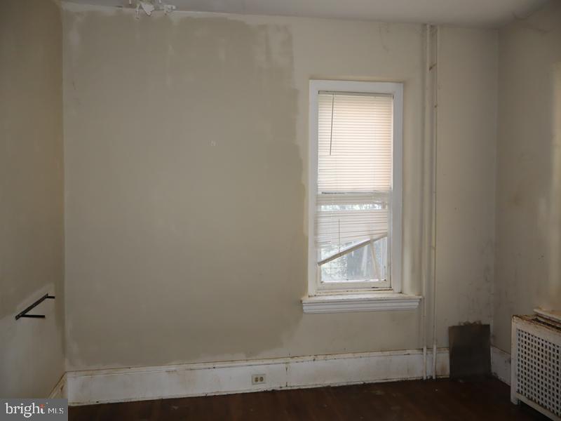 604 W WALNUT STREET