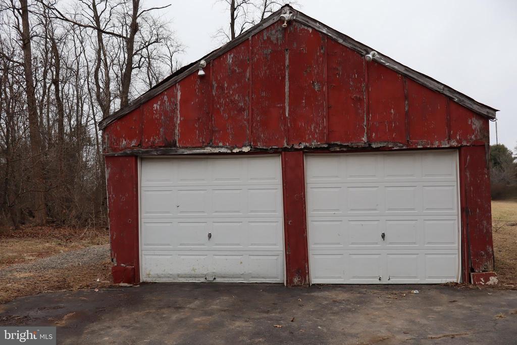 1820 HILLTOWN PIKE