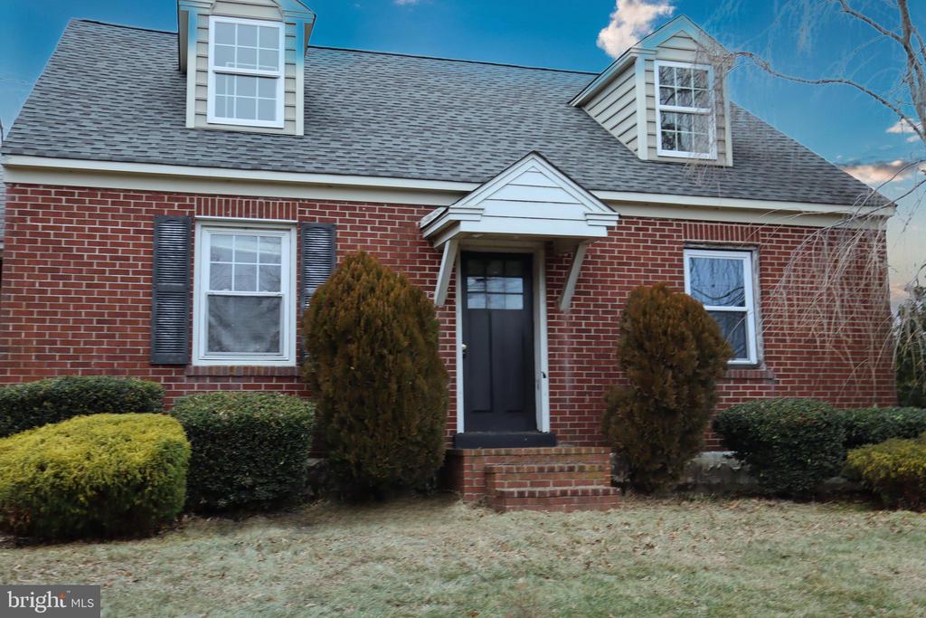 1820 HILLTOWN PIKE