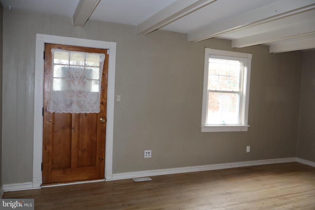 1820 HILLTOWN PIKE