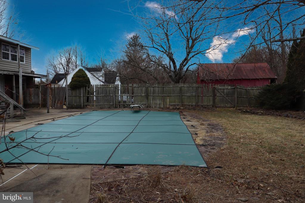 1820 HILLTOWN PIKE