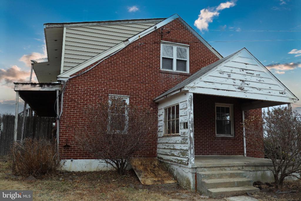 1820 HILLTOWN PIKE