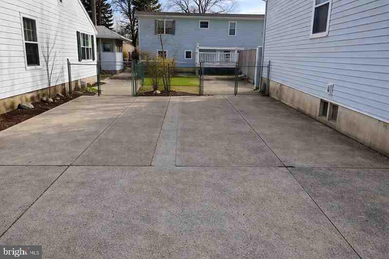 11 CAROLINA AVENUE