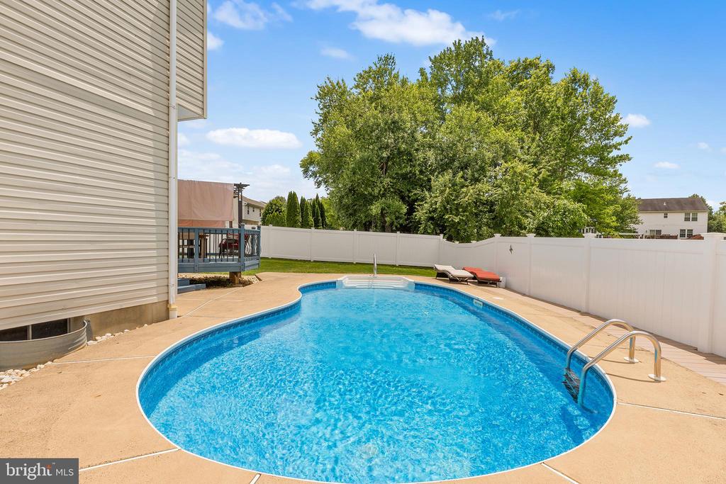 217 WAYSIDE DRIVE