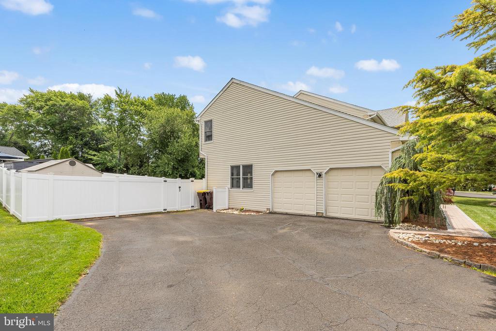 217 WAYSIDE DRIVE