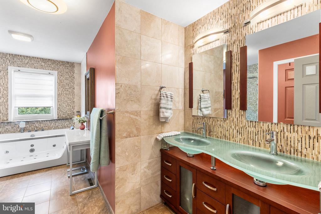 217 WAYSIDE DRIVE