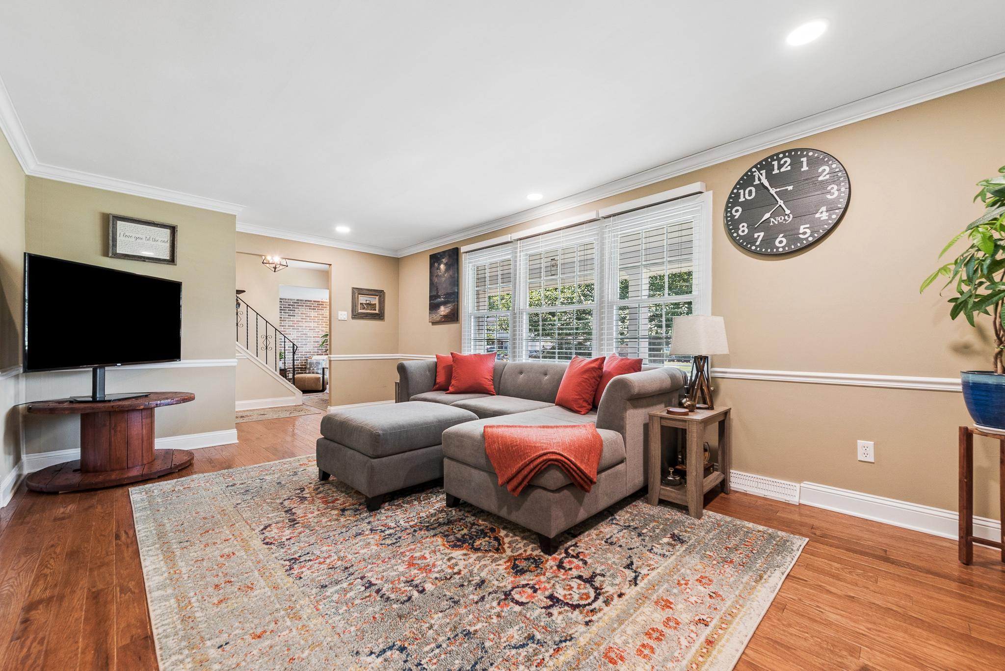 275 WAVERLY ROAD