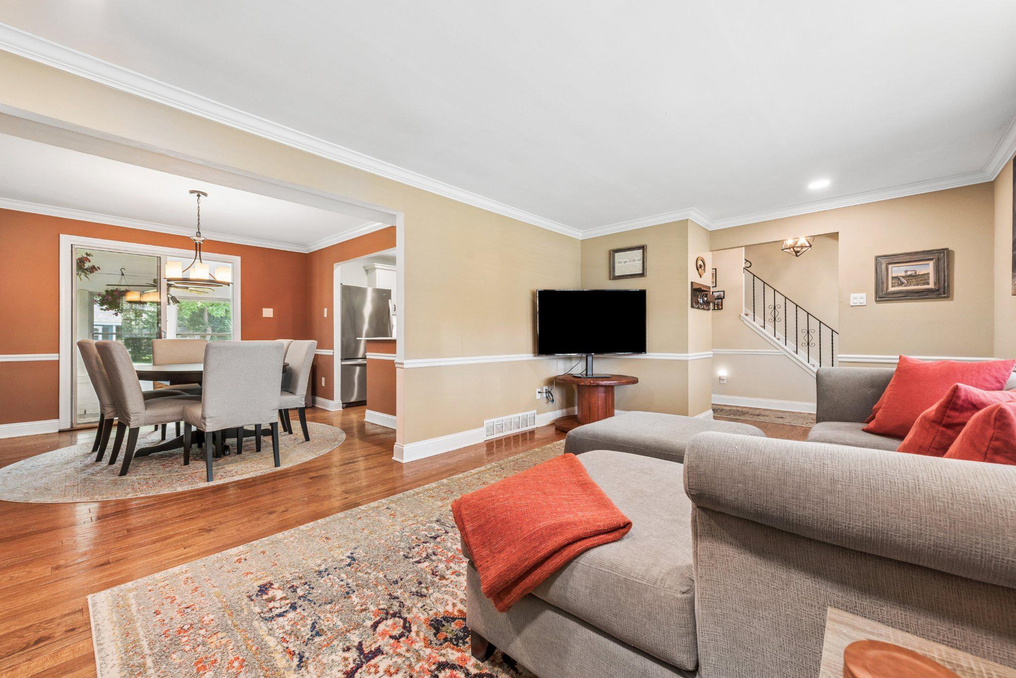 275 WAVERLY ROAD