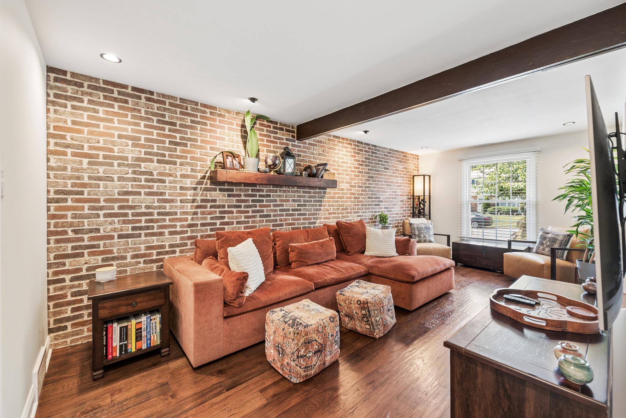 275 WAVERLY ROAD