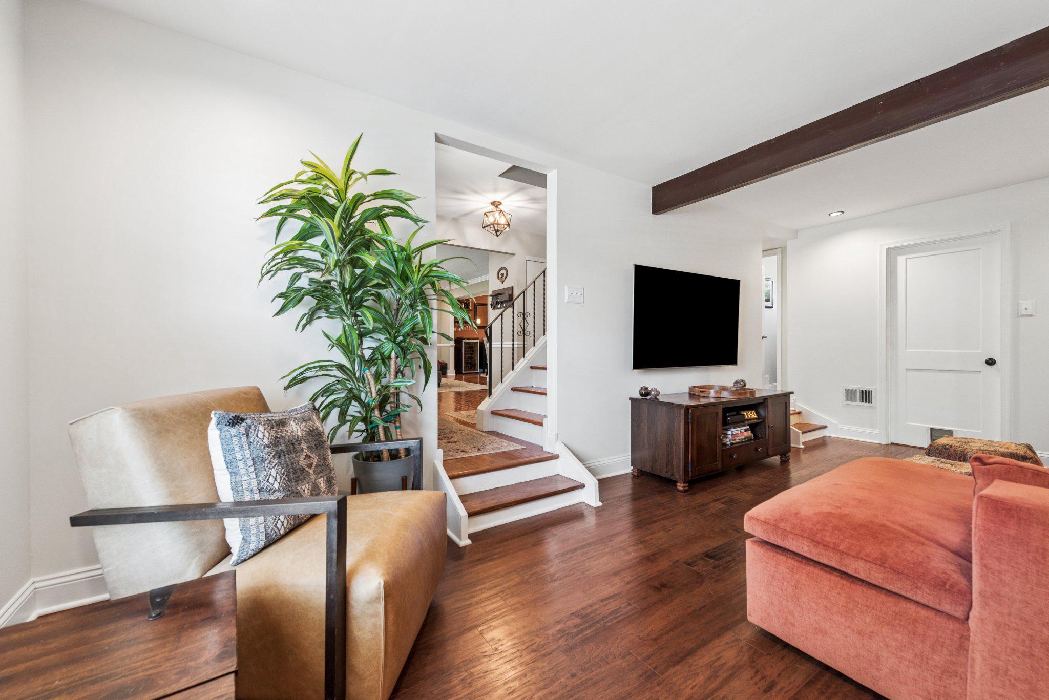 275 WAVERLY ROAD