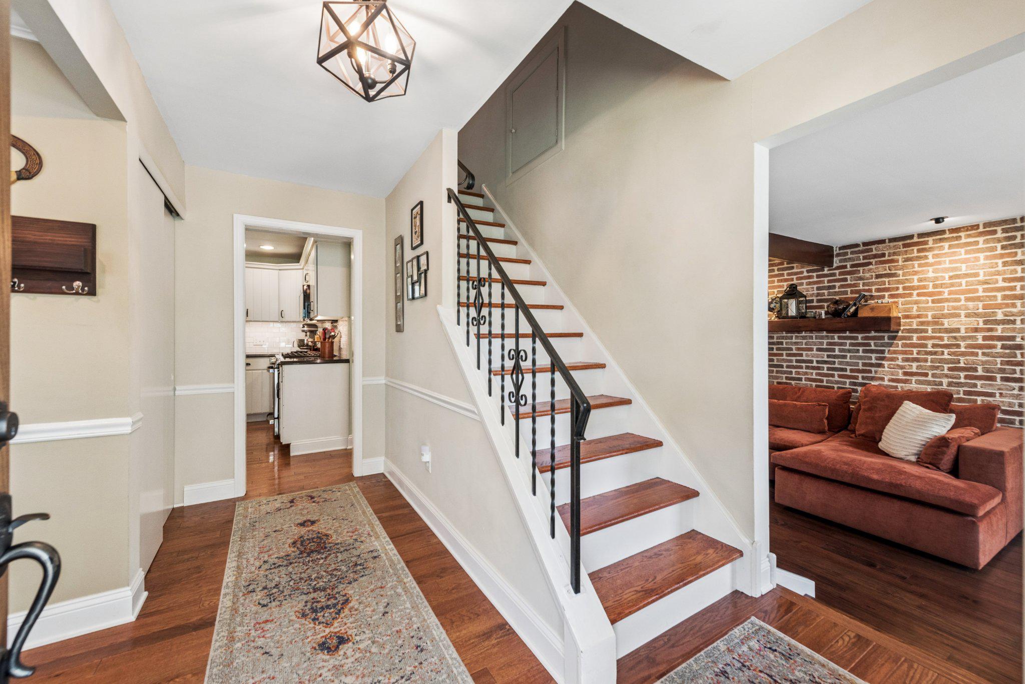 275 WAVERLY ROAD