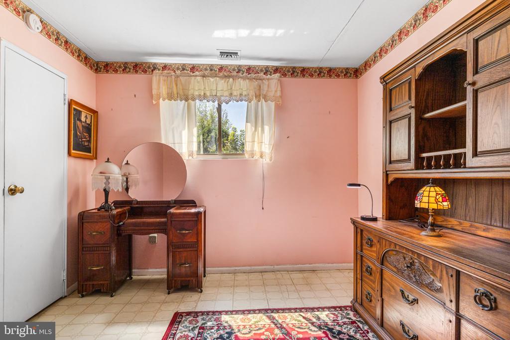 885 YORK ROAD Unit: 18C