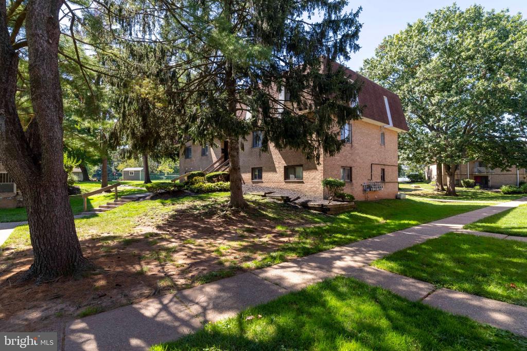 885 YORK ROAD Unit: 18C