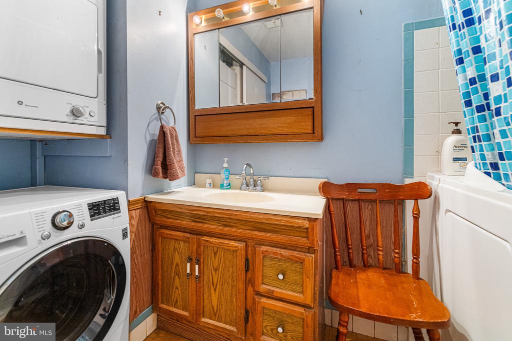 885 YORK ROAD Unit: 18C