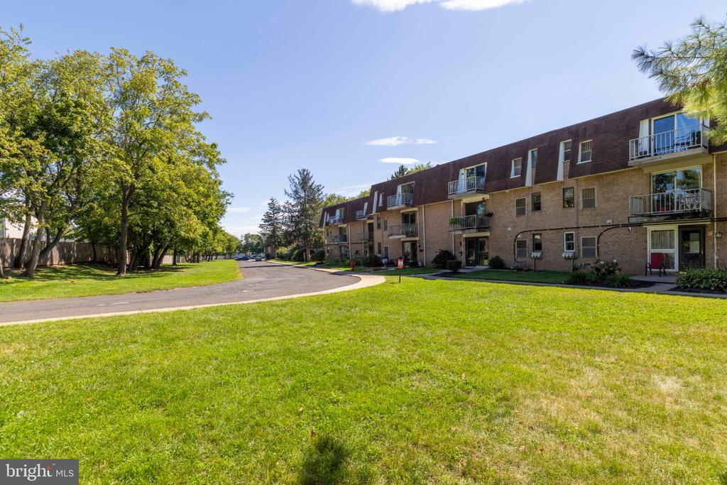 885 YORK ROAD Unit: 18C