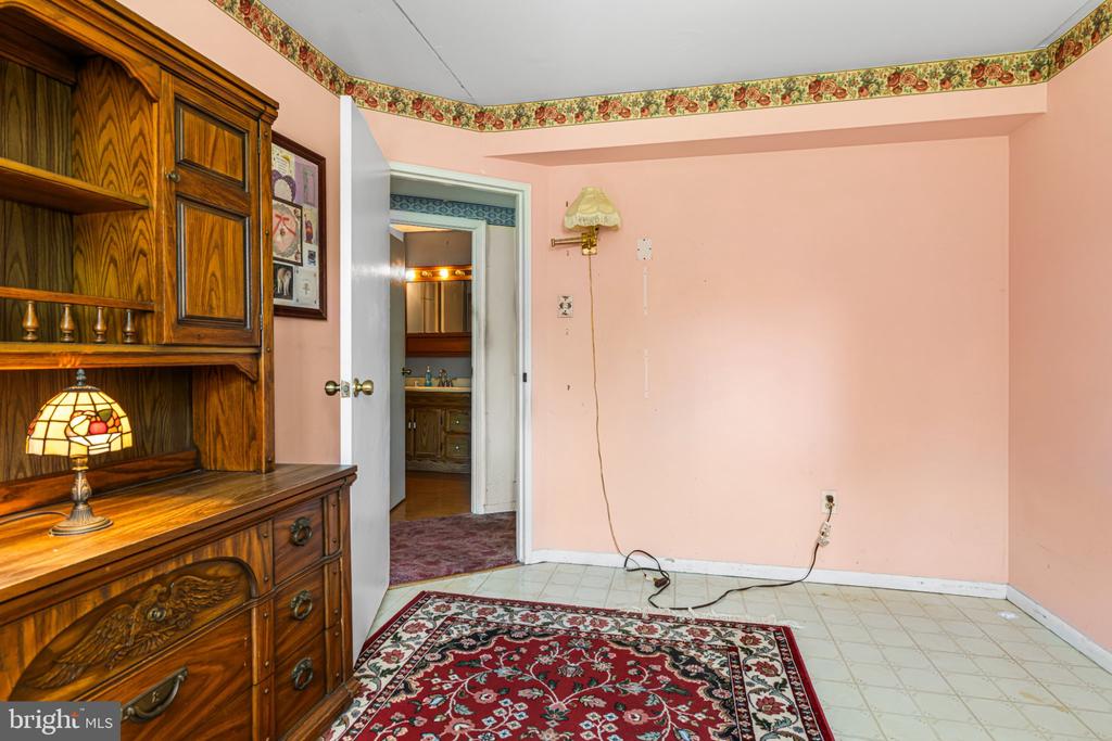 885 YORK ROAD Unit: 18C