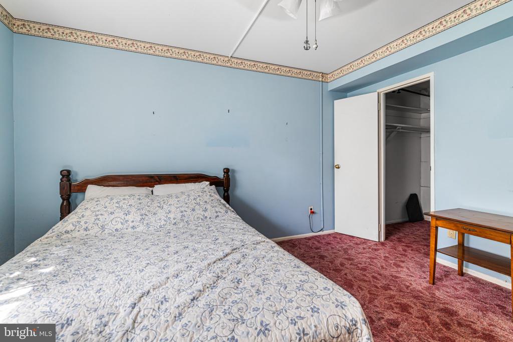 885 YORK ROAD Unit: 18C