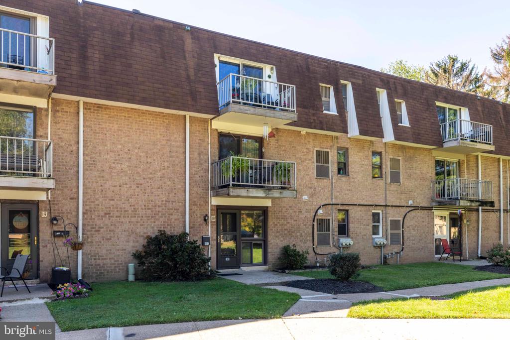 885 YORK ROAD Unit: 18C