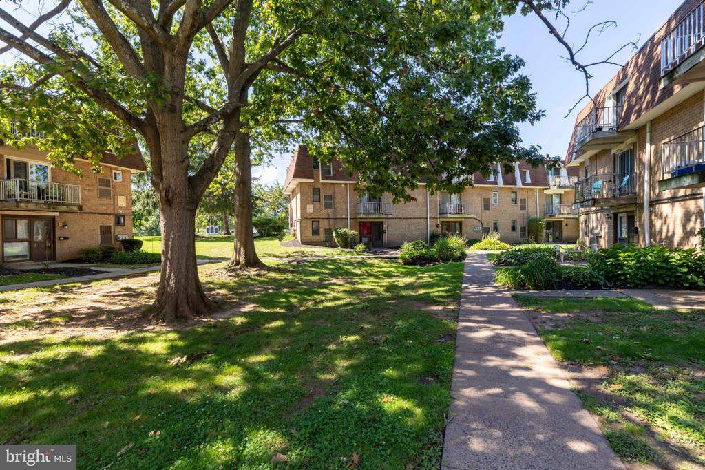 885 YORK ROAD Unit: 18C