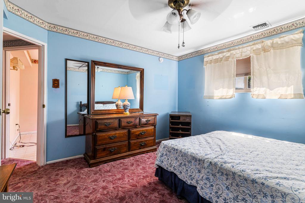 885 YORK ROAD Unit: 18C