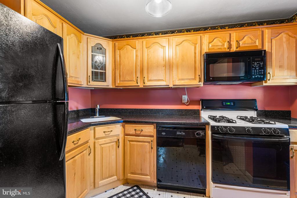 885 YORK ROAD Unit: 18C