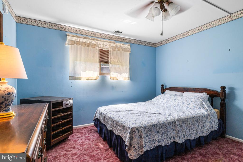 885 YORK ROAD Unit: 18C