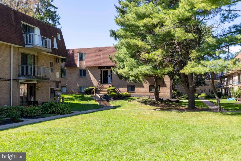 885 YORK ROAD Unit: 18C