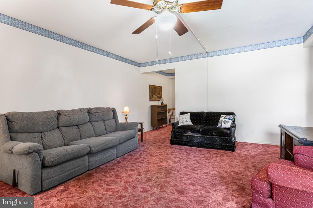885 YORK ROAD Unit: 18C