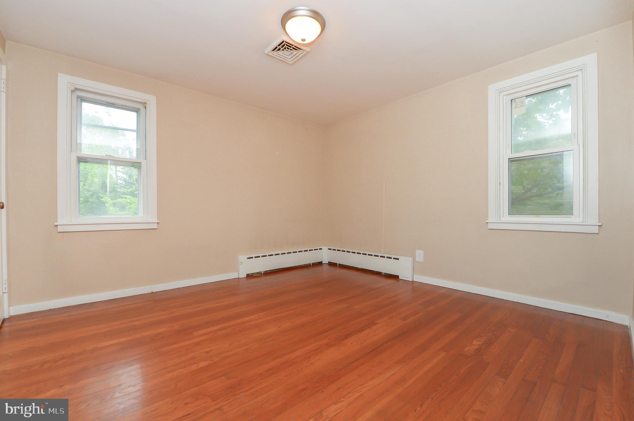 909 Old Lancaster Rd